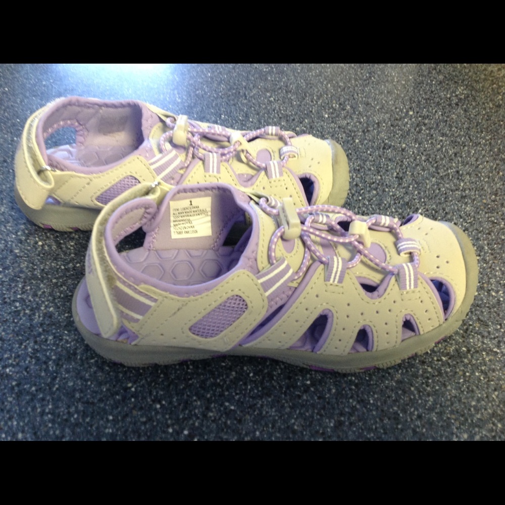 Girls Sandler size 1